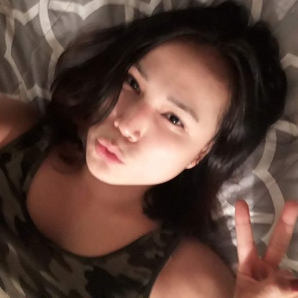 Meet your Posher, Demi - Picture 2 of 4